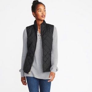 Old navy quilted black vest size M :)